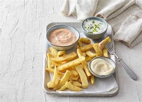 Rôzne druhy omáčok k hranolkám