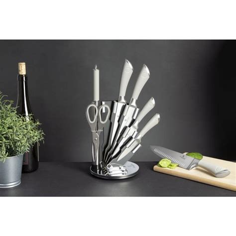 Správne uloženie nožov v stojane