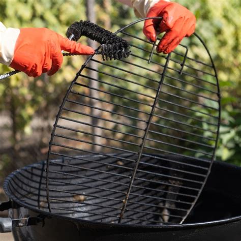 Ilustrácia čistenia kontaktného grilu