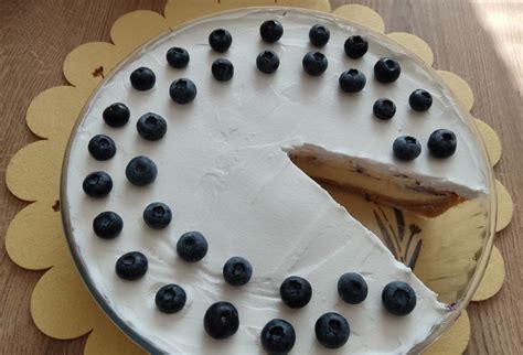 čučoriedkový cheesecake pred krájaním