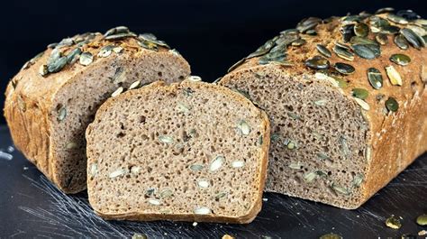 Chlieb s rôznymi semienkami