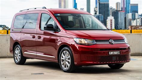 Volkswagen Caddy s otvorenými zadnými dverami
