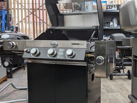 Detail horákov a ovládacích prvkov grilu