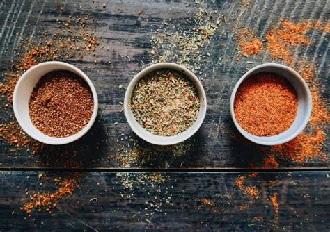 Ilustrácia rôznych korenín a byliniek