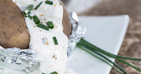 Fotografia pečených zemiakov s parmezánom a bylinkami