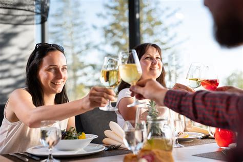 Ilustrácia sprepitného v reštaurácii