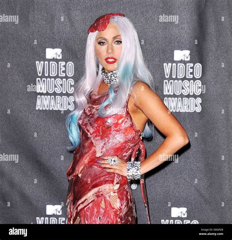 Lady Gaga v mäsových šatách na MTV Video Music Awards