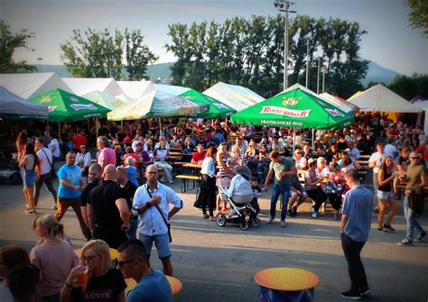 Ilustračná fotografia rôznych druhov omáčok