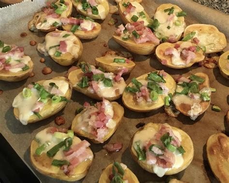 Zemiaky s bryndzou pripravené na pečenie