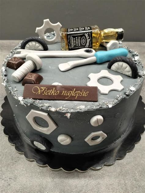 ukážka rôznych tortových dekorácií pre automechanika