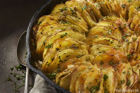 Zapekané zemiaky so slaninkou a hubami