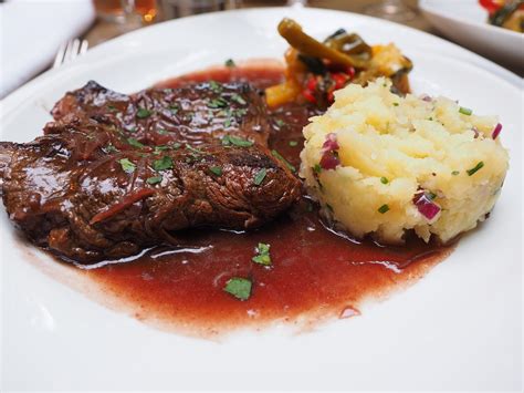 Ilustrácia porovnávajúca pravú a falošnú teľaciu sviečkovú