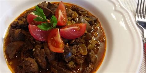 Ilustračná fotografia hotového jedla - kuracia pečeň so špenátom