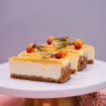 Fotografia hotových pistáciových cheesecake rezov