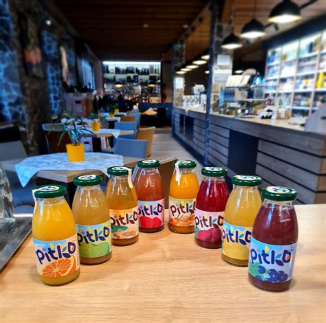 Ovocné šťavy v pohároch