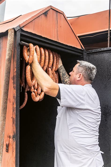 Proces plnenia klobás do čriev