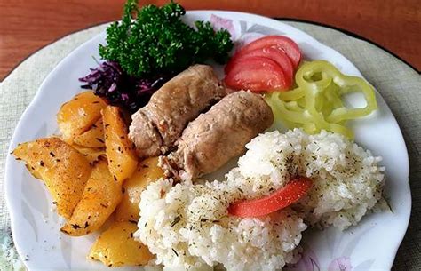 Servírované jedlá s domácou klobásou