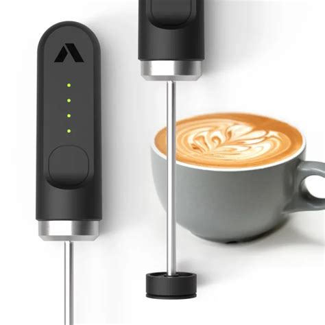 Ilustračná fotografia napěňovača mlieka Philips s pripravenou mliečnou penou