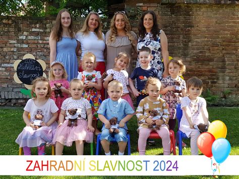 Skupina zvierat kráčajúcich spolu
