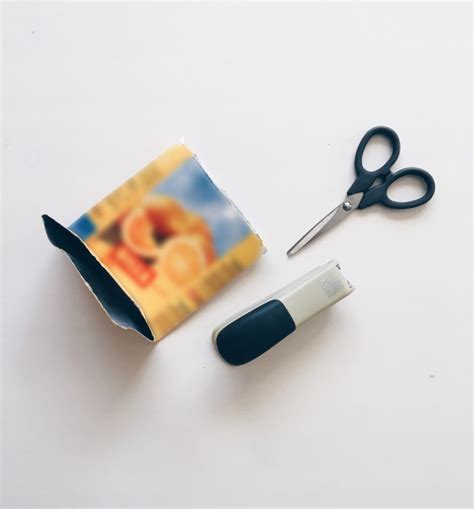 Ilustrácia materiálov na výrobu peňaženky z tetrapaku