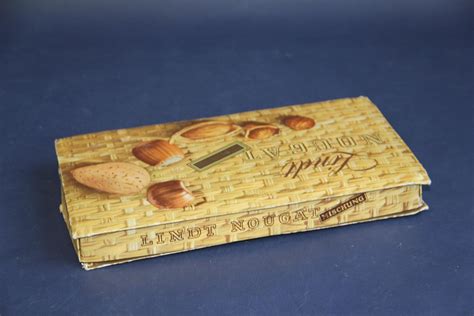 Tvorba veľkých čokoládových hobliniek nožom