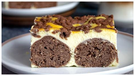 Dezert ozdobený čokoládovými hoblinami