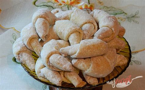 Rôzne druhy pečiva z kyslého mlieka