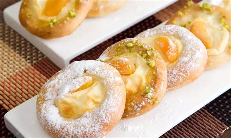 Kysnuté koláčiky so Zlatým Klasom a ovocím