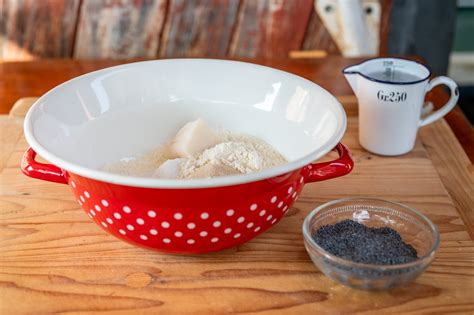 Nádobky s domácou kostihojovou masťou