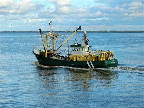 Veľká rybárska loď (Gros Bateau) na otvorenom mori