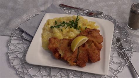 Rozdiel medzi tradičným a moderným zemiakovým šalátom