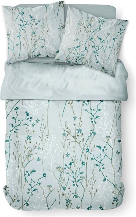 Ilustrácia francúzskych obliečok s dvoma vankúšmi a jednou veľkou prikrývkou