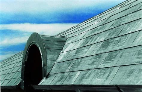 Medená strecha historickej budovy