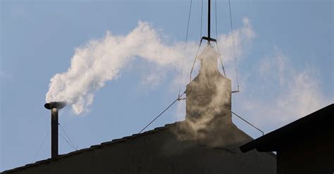 Grafické znázornenie rozptylu emisií z komína v závislosti od výšky a vetra