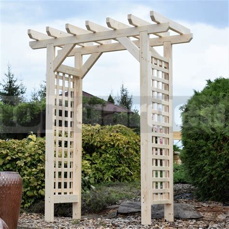 drevená pergola pre popínavé rastliny