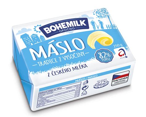 Mačka oblizujúca maslo z lyžičky