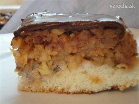 Hotový obrátený jablkový koláč