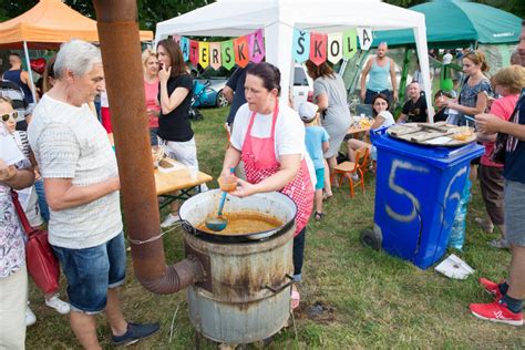 Varenie gulášu v kotlíku