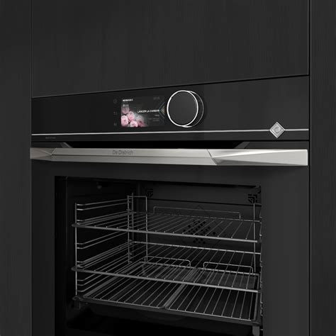 Ilustrácia multifunkčnej rúry s rôznymi funkciami