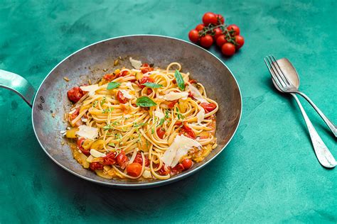 Cestoviny s cuketou a cherry paradajkami