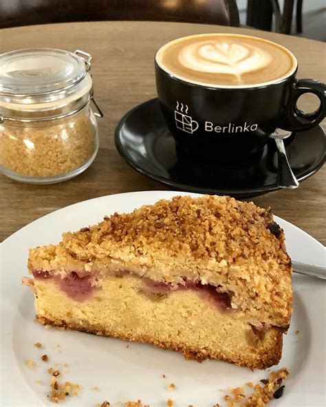 Fotografia hotového šťavnatého kokosového koláča