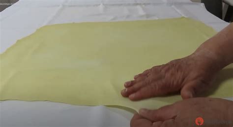 Príprava ťahaného cesta na štrúdľu