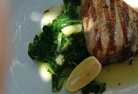 Grilovaný steak z tuniaka