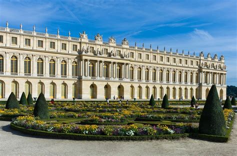 Ilustrácia francúzskeho parlamentu vo Versailles