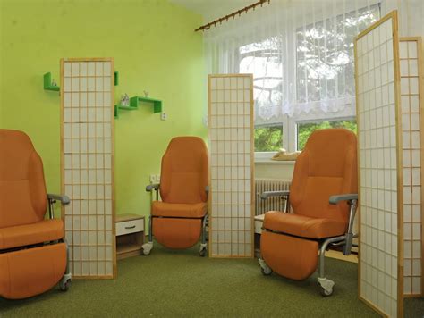Ilustrácia znázorňujúca rôzne oddelenia v centre zdieľaných služieb