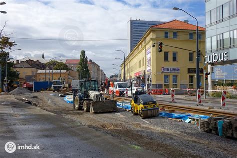 Smerové oblúky na ceste
