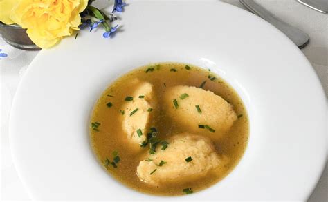 Testovanie uvarenej knedle špajdľou