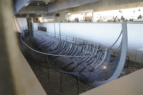Detail klinkerovej obšívky vikingskej lode
