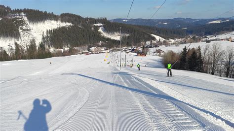 Široká a upravená zjazdovka v Courchevel