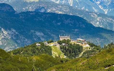 Turistická trasa s výhľadom na Alpy